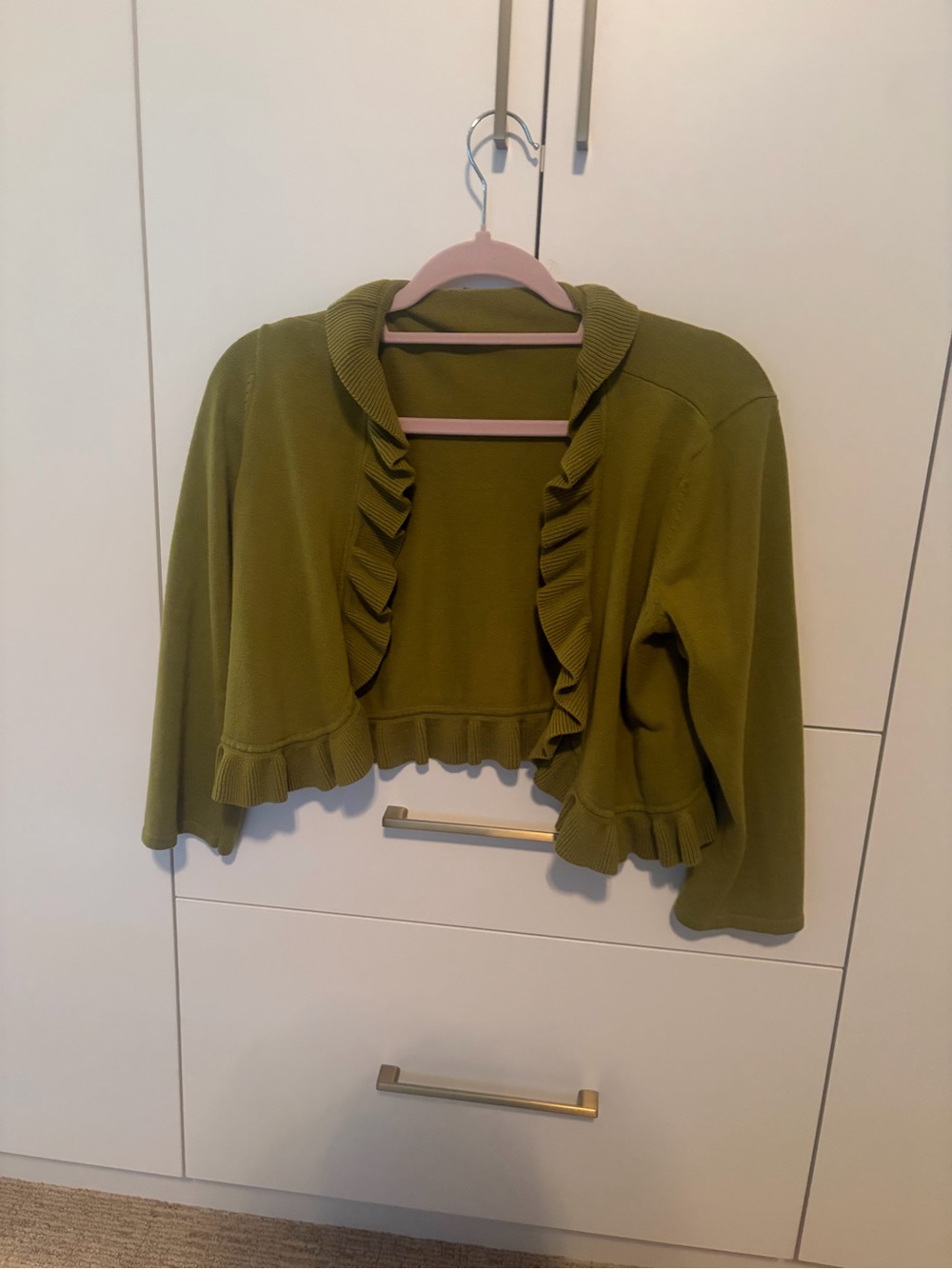 Green Cropped Ruffle Shawl